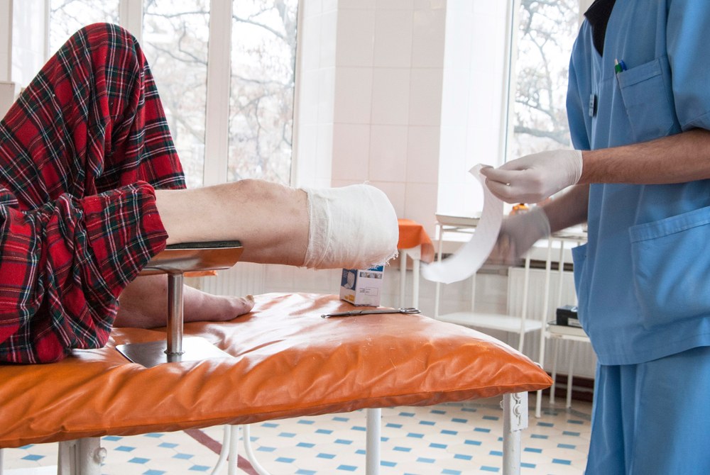 doctor teaches the patient to take care limb after amputation